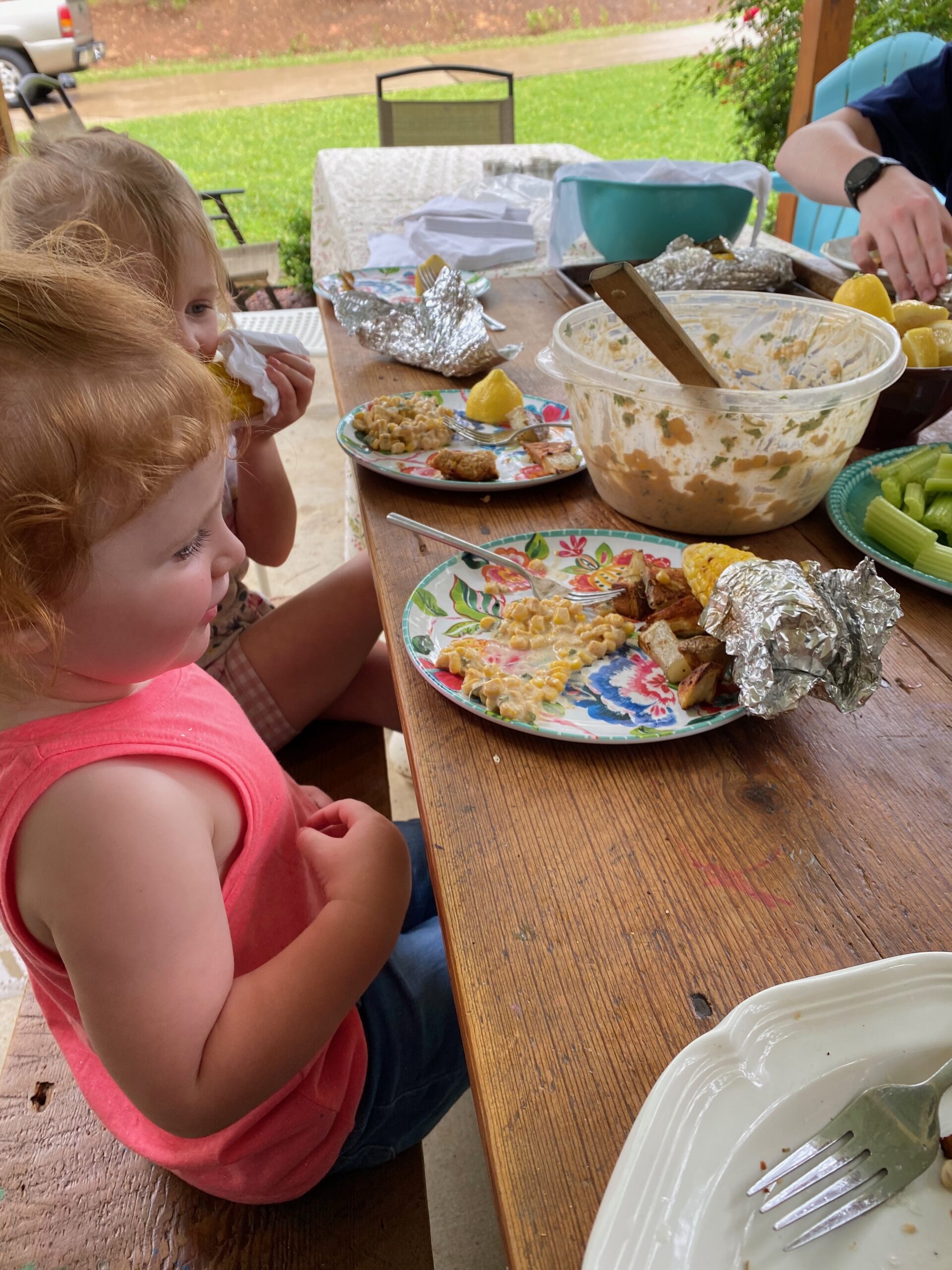 eat outside with kids 